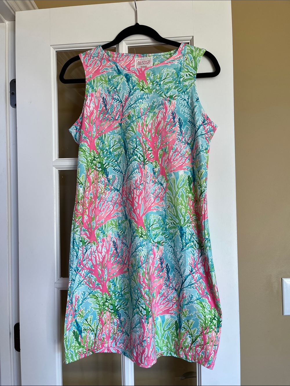 Sleeveless Coral Print Shift Dress - Pink/Blue/Green